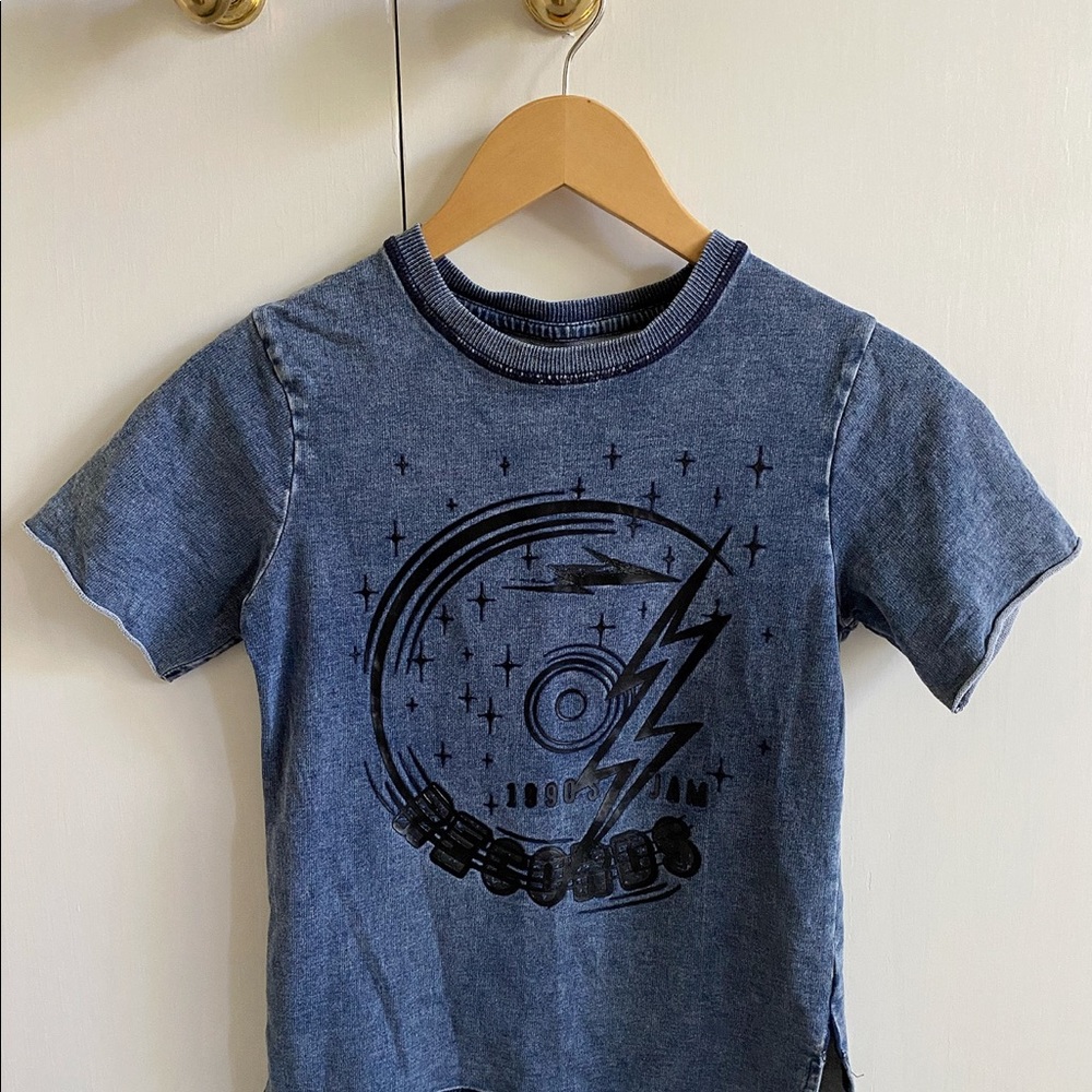 Art Class boys soft, vintage-look record tee